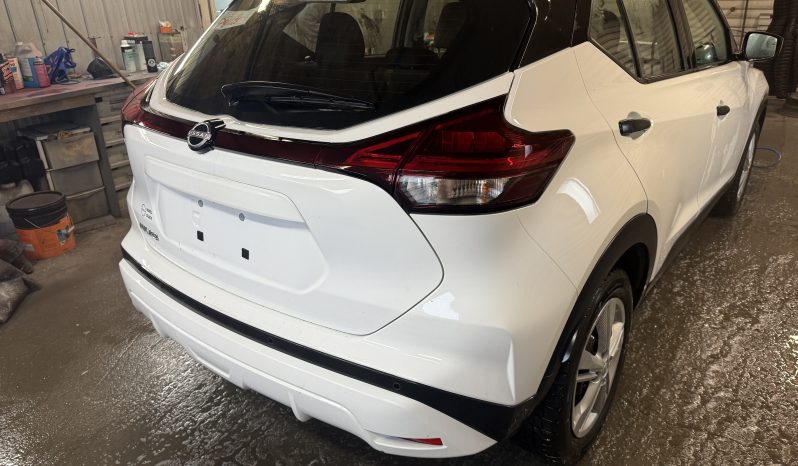 
								2023 nissan kicks full									